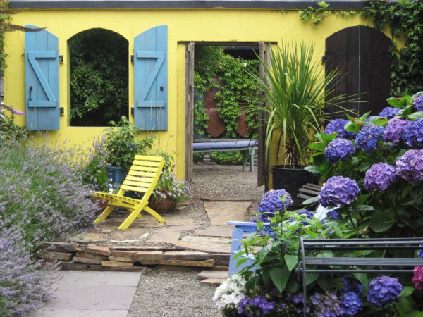 parede-externa-amarela-quintal-jardim