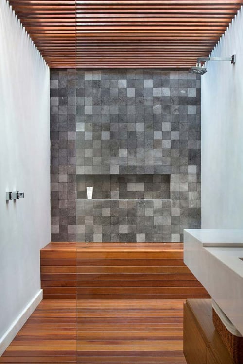 Banheiros decorados com pedras naturais