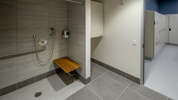 Handicapped-access-shower-in-a-locker-room