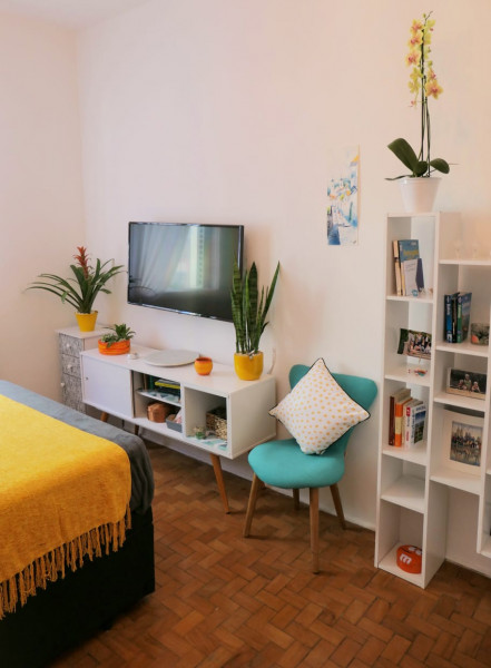 quarto-personalizado-raque-plantas-decoracao-prateleiras