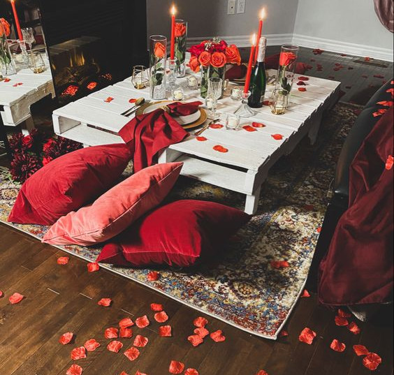 Decoração romântica com pétalas (Imagem: taisgardenparties.com/ Reprodução)
