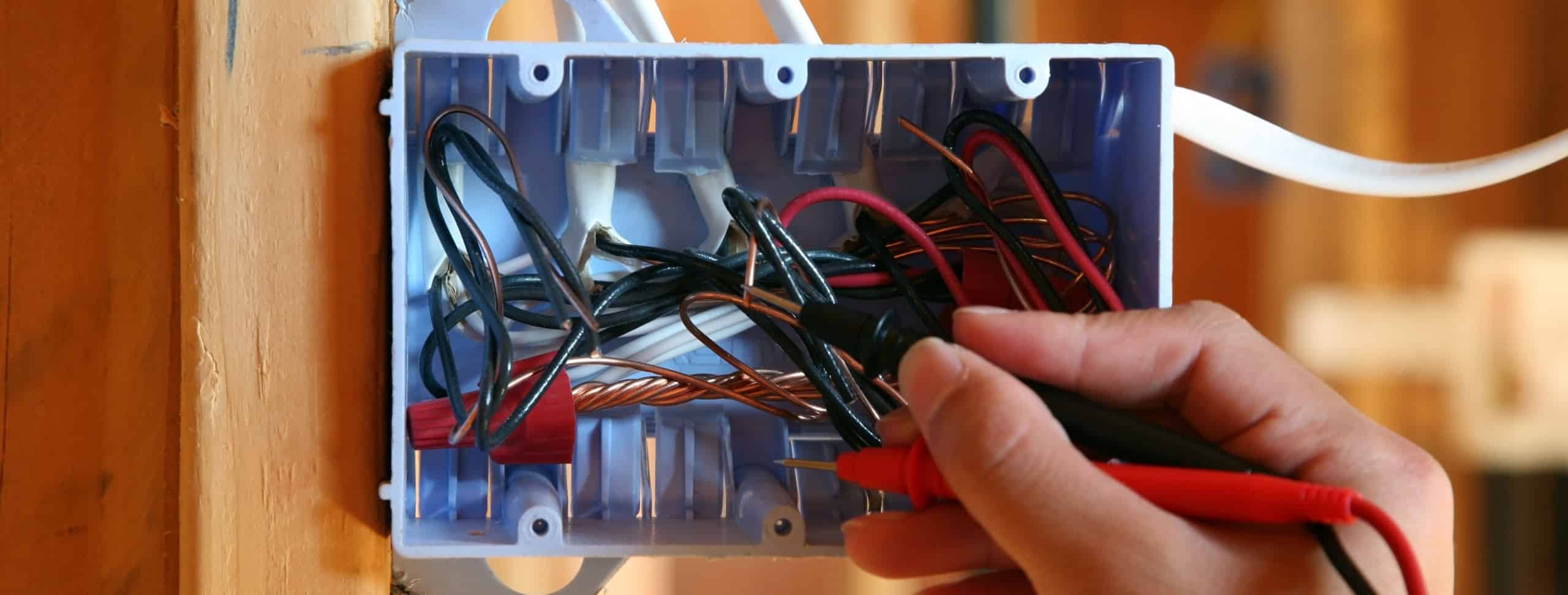 Conheça os tipos de caixas de passagem elétrica | Blog Telhanorte