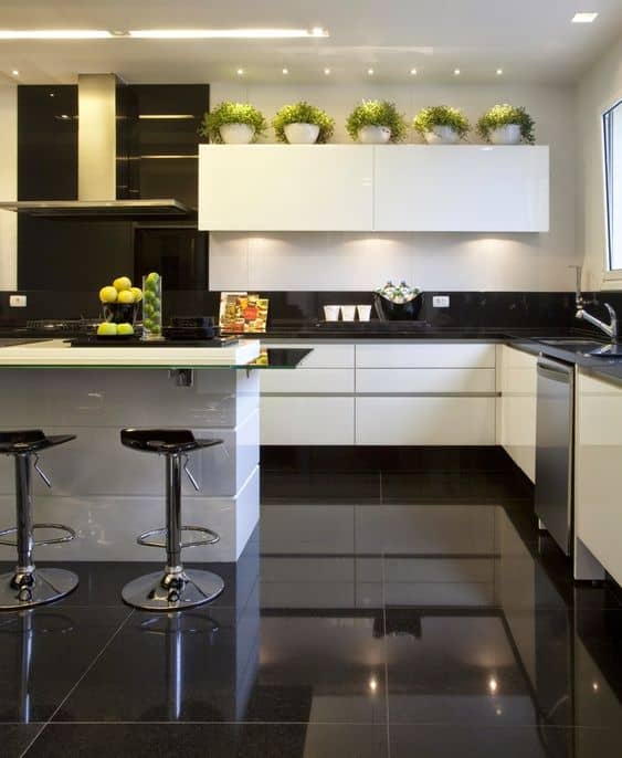 cozinha-cozinha com piso preto-cozinha com porcelanato-porcelanato preto-cozinha com porcelanato preto