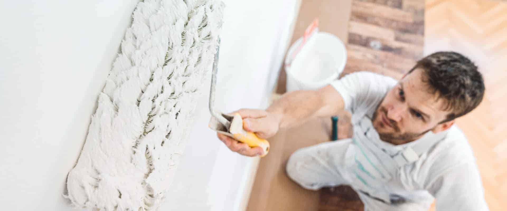 Tinta para gesso: veja se é possível pintar gesso e qual tipo de tinta usar!