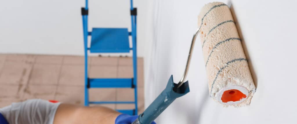 Tinta para gesso: veja se é possível pintar gesso e qual tipo de tinta usar!